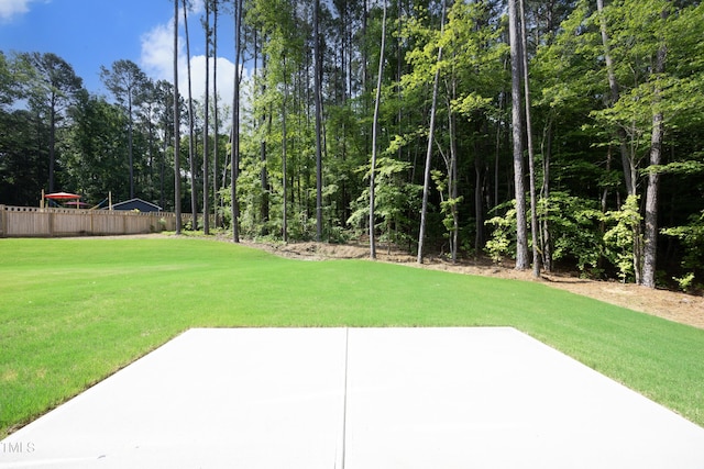 view of yard featuring a patio