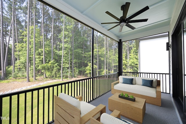 sunroom with ceiling fan