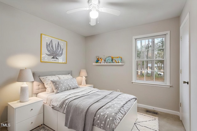 bedroom with carpet flooring, baseboards, visible vents, and ceiling fan