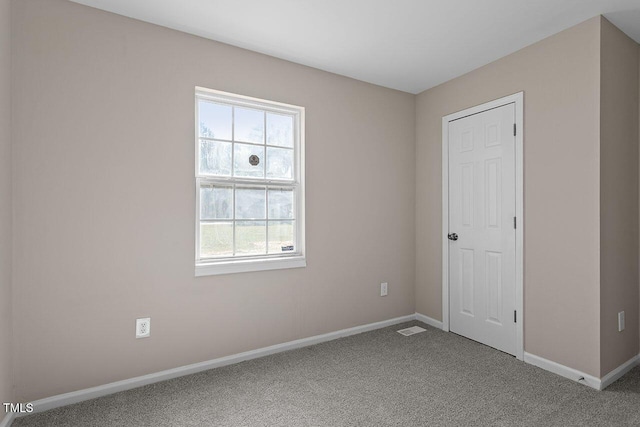 unfurnished room with carpet