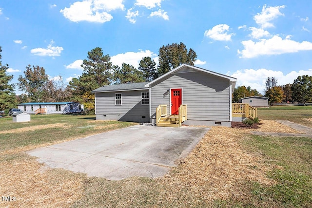 back of house featuring a yard