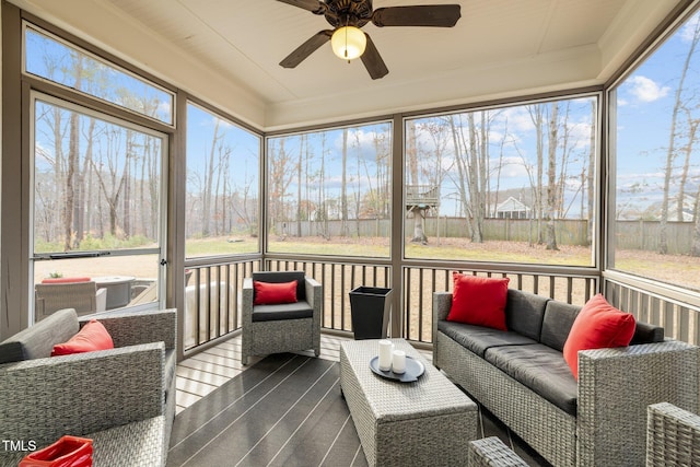 sunroom with ceiling fan