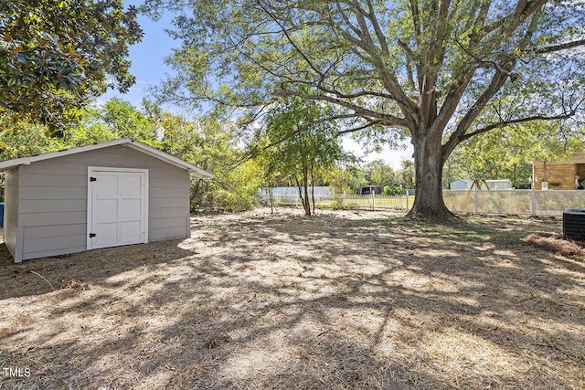 view of yard with a storage shed