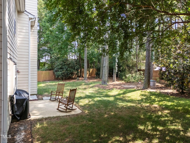 8005 Chatahoochie Ln, Raleigh, NC 27616 - view of yard with a patio area