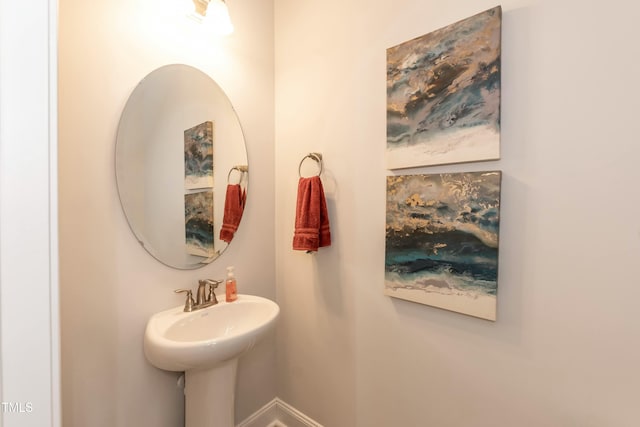 bathroom featuring sink