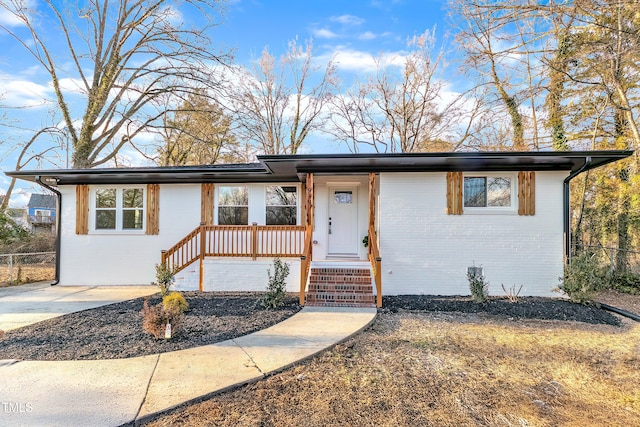 ranch-style home featuring a porch