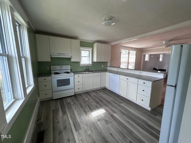 kitchen featuring sink, white cabinets, crown molding, white appliances, and light hardwood / wood-style flooring