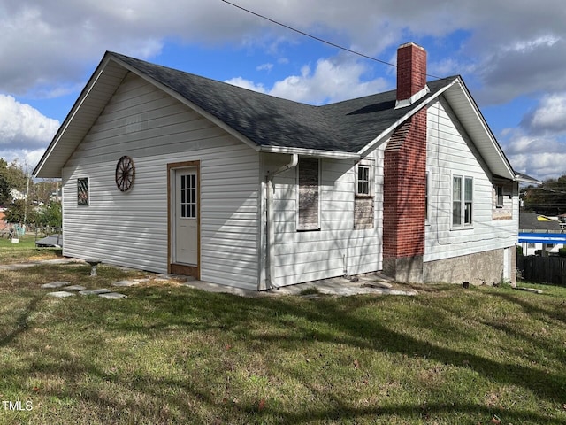 back of house featuring a yard