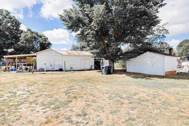 view of yard with a shed