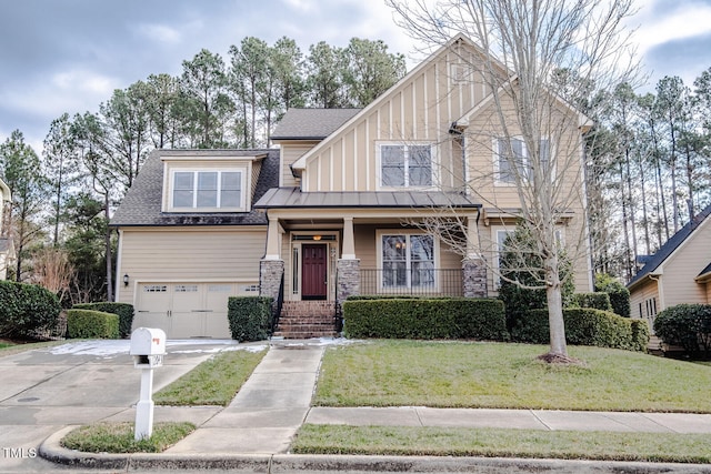 view of front of home featuring a front yard