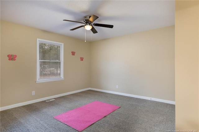 unfurnished room featuring ceiling fan and carpet