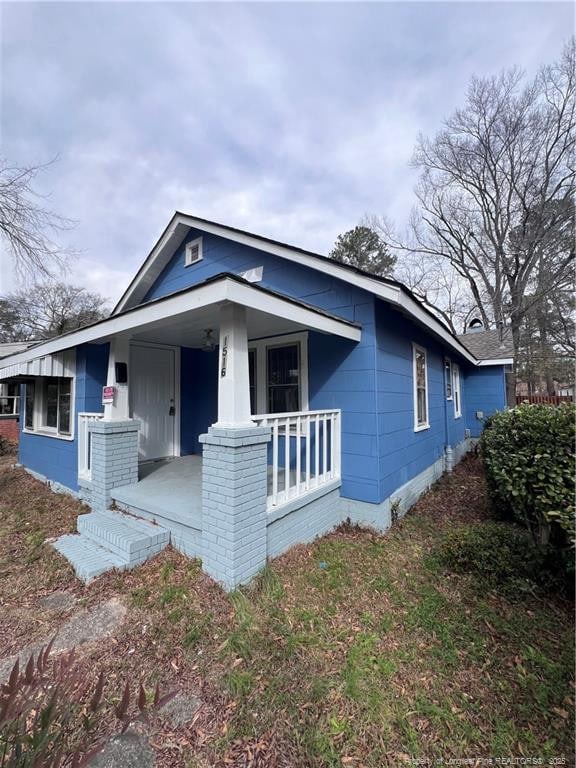 view of front of property featuring a porch