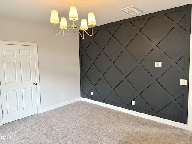 unfurnished room featuring an inviting chandelier and carpet