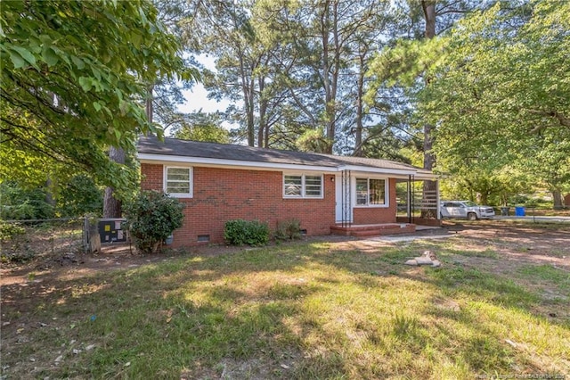 view of front facade with a front lawn