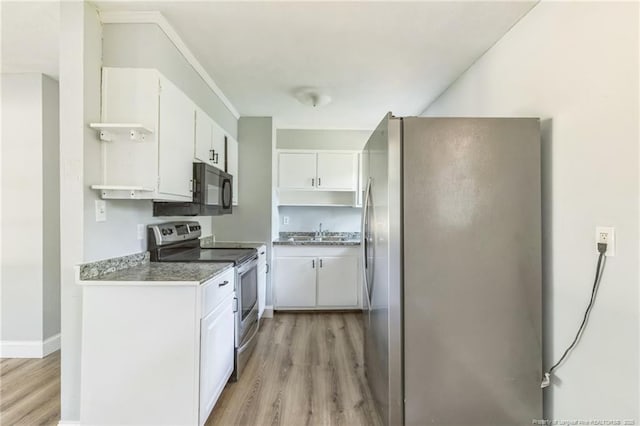 kitchen featuring stainless steel appliances, sink, light hardwood / wood-style floors, and white cabinets