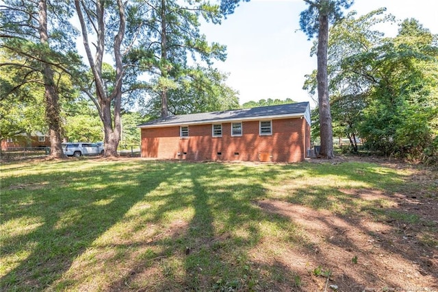 view of outdoor structure featuring a yard