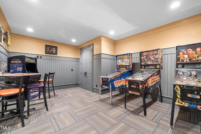 recreation room with crown molding and carpet