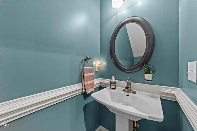 bathroom featuring sink