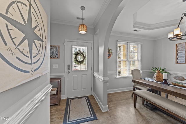 entryway with crown molding and a notable chandelier