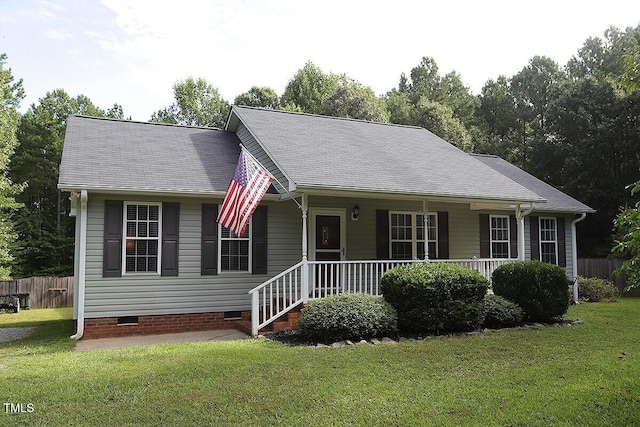 view of front of property featuring a porch and a front lawn