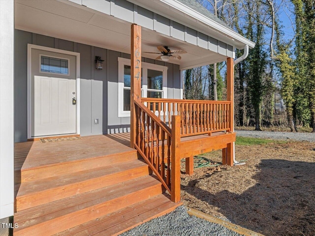 doorway to property with covered porch and ceiling fan