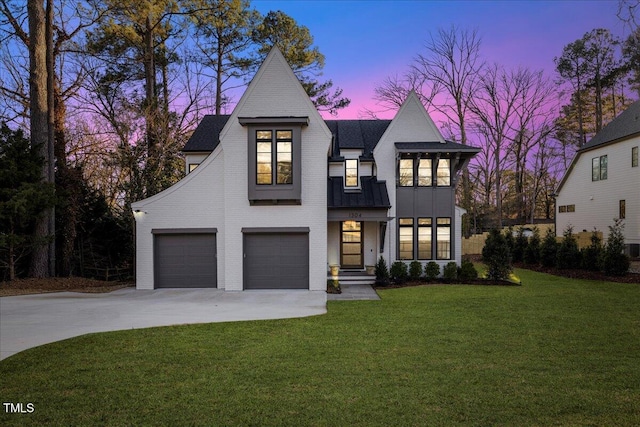 view of front of home featuring a yard and a garage