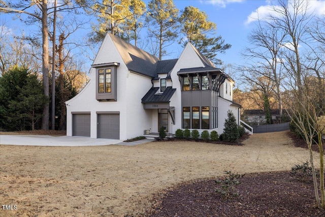 view of front of house featuring a garage and a front yard