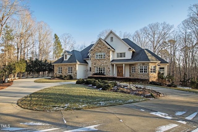 view of front facade with a front lawn