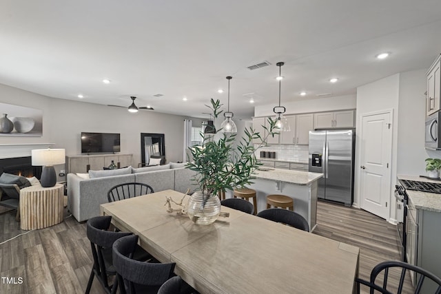 dining space featuring dark wood-type flooring and ceiling fan