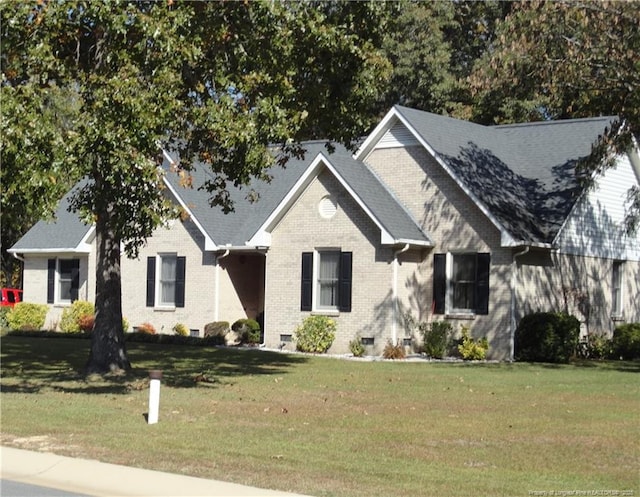 view of front facade featuring a front yard