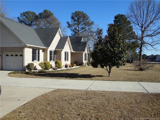 view of front of house featuring a garage and a front yard