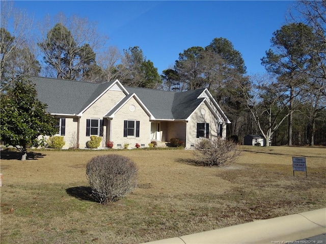 ranch-style house featuring a front lawn