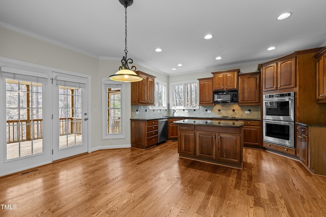 kitchen with a sink, backsplash, stainless steel appliances, and dark wood-style flooring