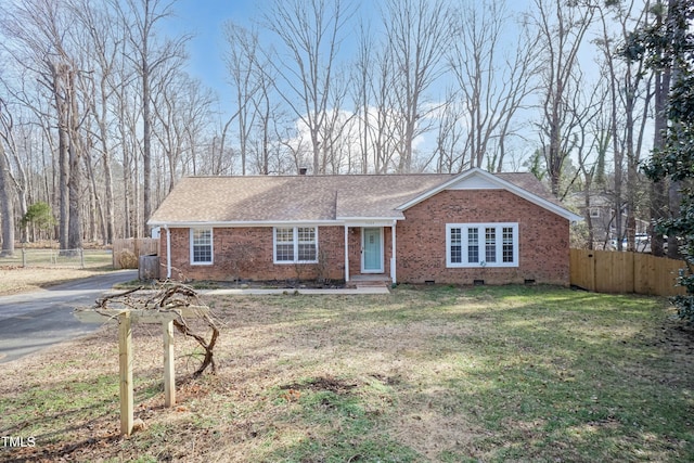 ranch-style home featuring a front lawn