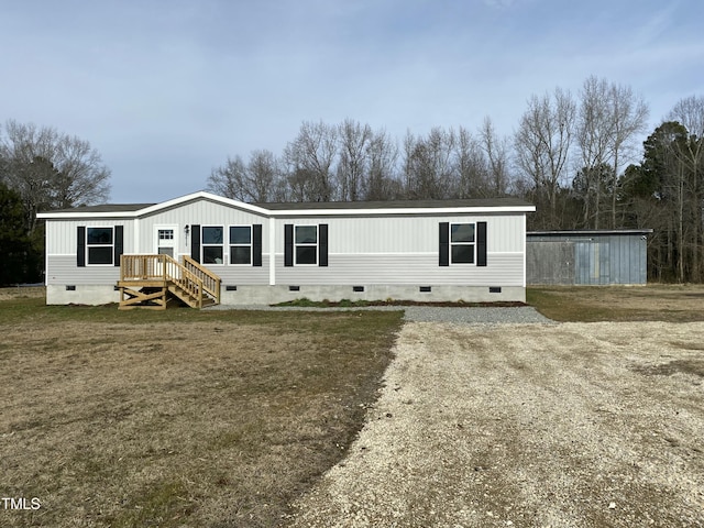 back of house featuring a lawn