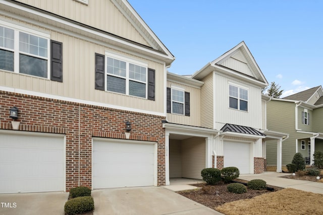 townhome / multi-family property featuring a garage