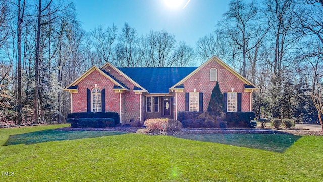 view of front property featuring a front yard