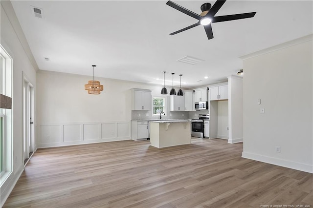 5210 Maxwell Rd, Stedman, NC 28391 - kitchen featuring stainless steel appliances, a kitchen island, a ceiling fan, open floor plan, and recessed lighting