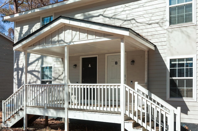 entrance to property featuring covered porch