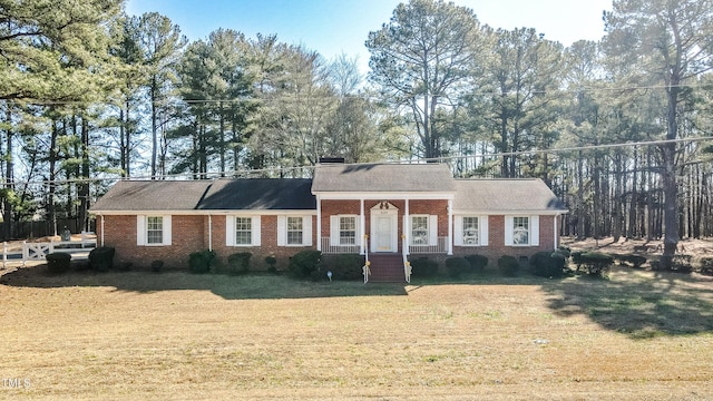 view of front of property with a front lawn