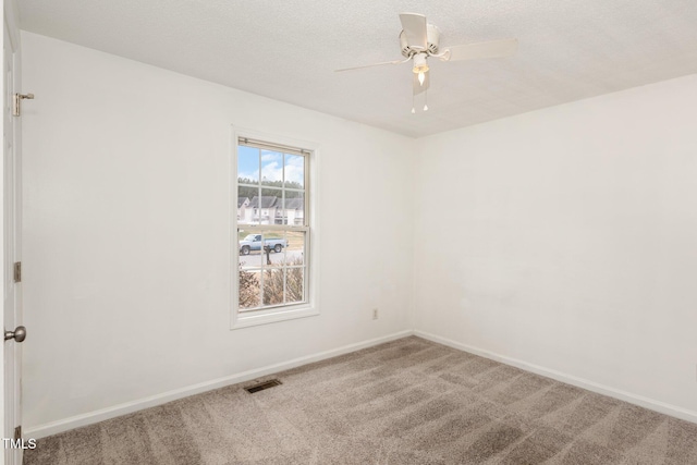 unfurnished room featuring ceiling fan and carpet