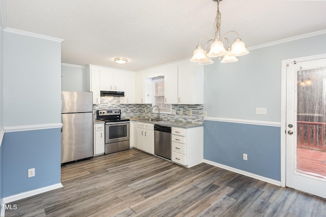 kitchen featuring sink, hanging light fixtures, stainless steel appliances, ornamental molding, and white cabinets