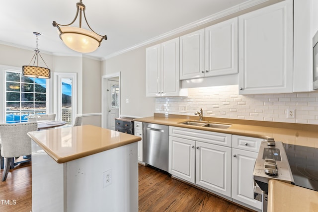 kitchen with dark wood-style floors, a sink, decorative backsplash, white cabinets, and appliances with stainless steel finishes