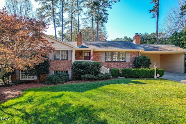 view of front of property featuring a front yard