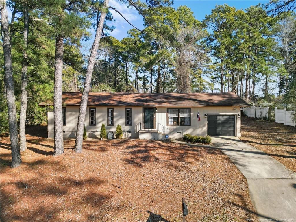 single story home featuring a garage