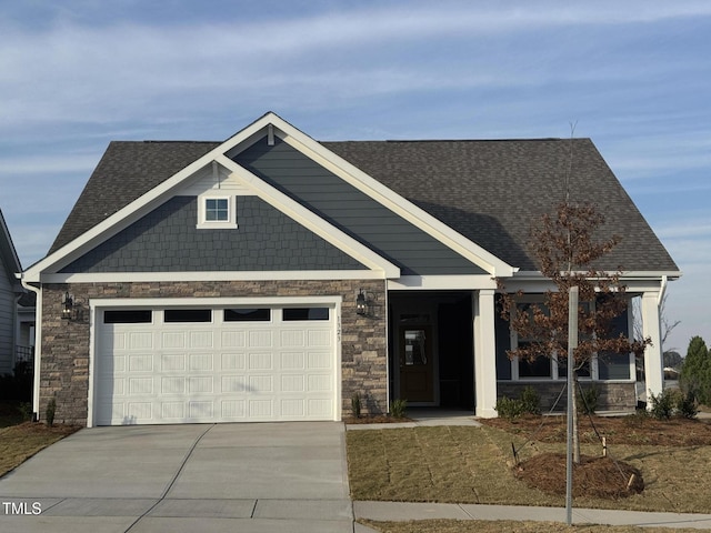 craftsman house featuring a garage