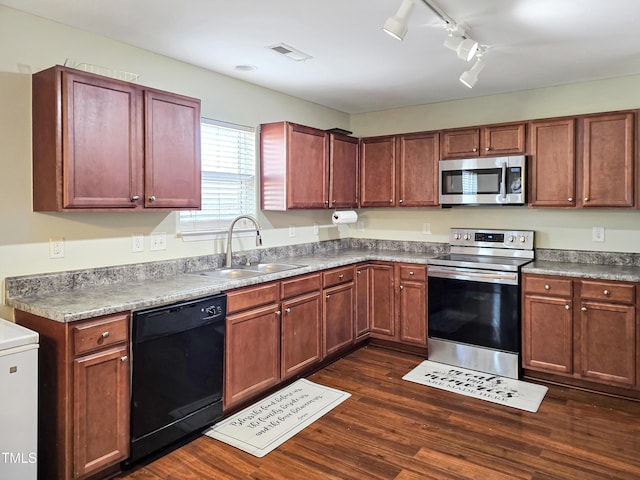 kitchen with dark wood-style floors, appliances with stainless steel finishes, a sink, and visible vents