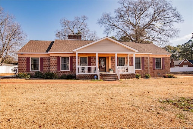 ranch-style house featuring a front yard and covered porch