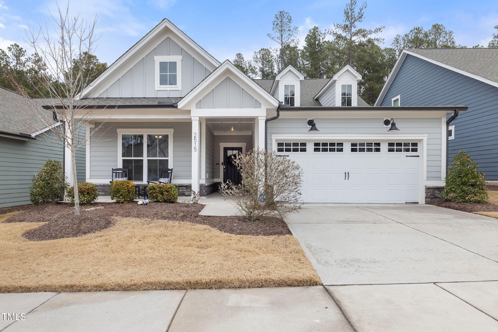 view of front facade featuring a garage and covered porch