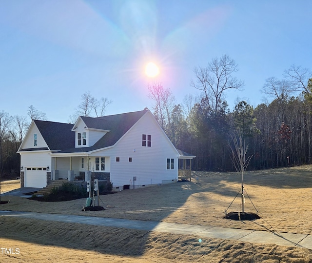 view of front facade featuring a porch and a garage